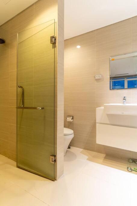 The Rixx Stylish In D1 At Ben Thanh With Netflix Pool Bathtub Apartment Ho Chi Minh City Exterior photo